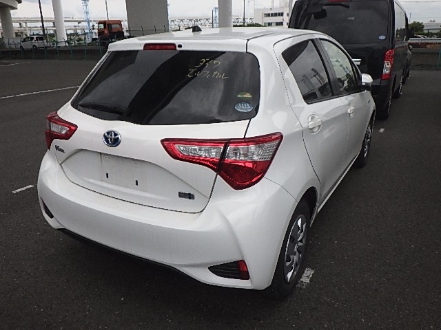 TOYOTA VITZ 2018 Image 23