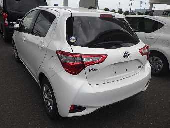 TOYOTA VITZ 2018 Image 18