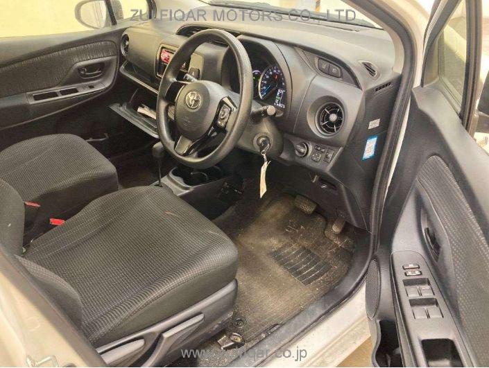 TOYOTA VITZ 2018 Image 5