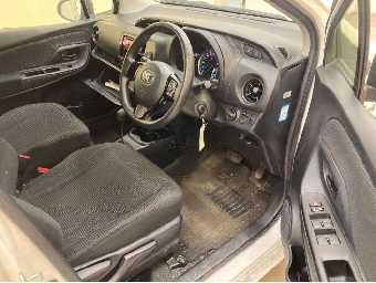 TOYOTA VITZ 2018 Image 5