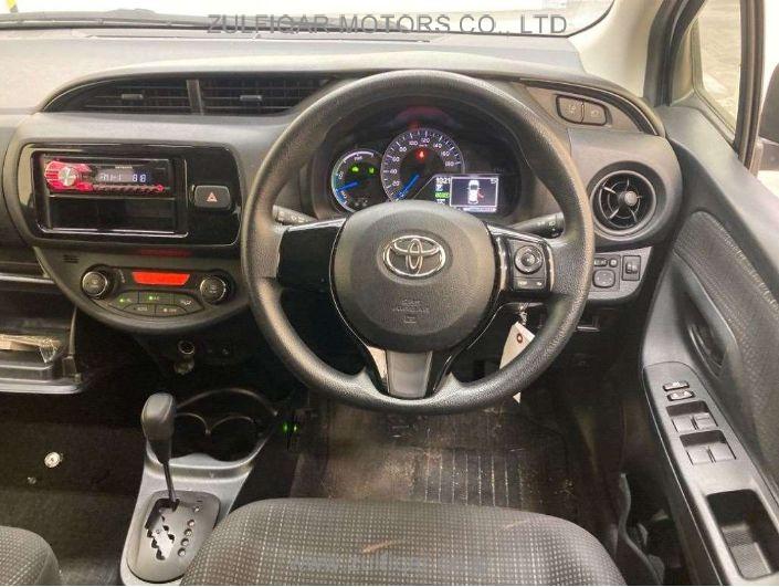TOYOTA VITZ 2018 Image 6