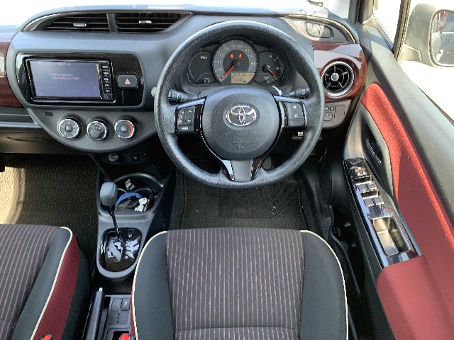 TOYOTA VITZ 2017 Image 19