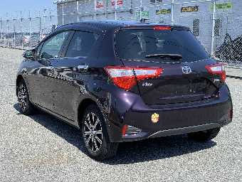 TOYOTA VITZ 2017 Image 6