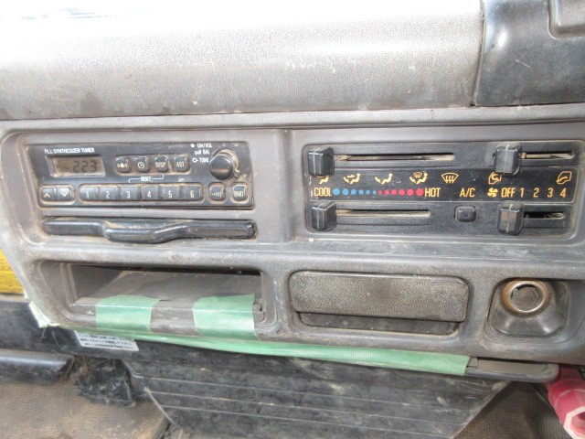 ISUZU ELF DUMP TRUCK 2000 Image 30