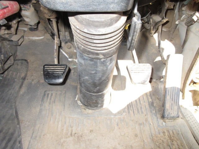 ISUZU ELF DUMP TRUCK 2000 Image 32