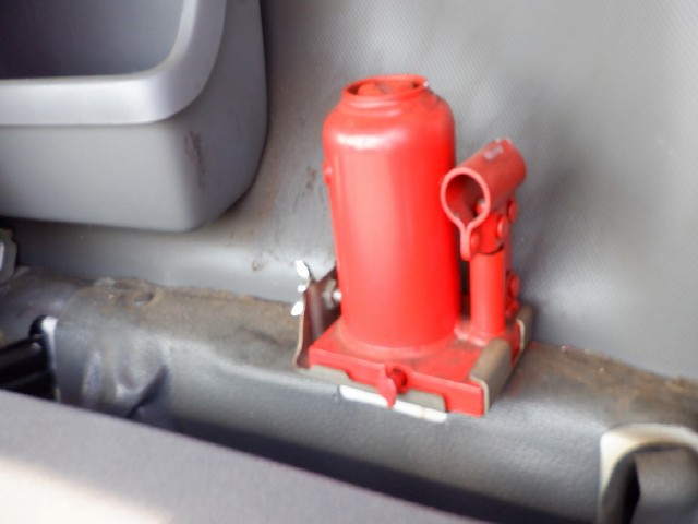 ISUZU ELF TRUCK 2010 Image 28