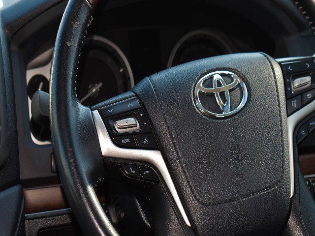 TOYOTA LAND CRUISER 2019 Image 21