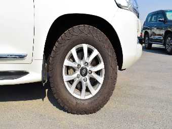 TOYOTA LAND CRUISER 2019 Image 17