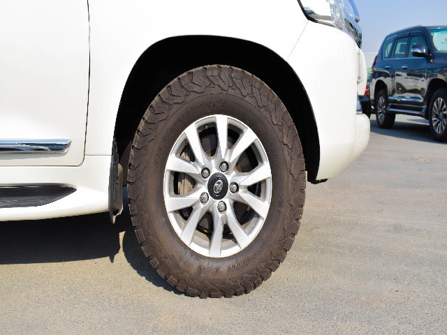 TOYOTA LAND CRUISER 2019 Image 23