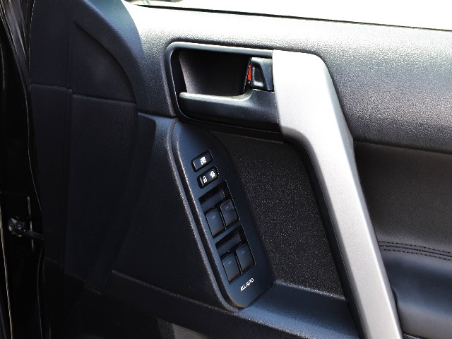 TOYOTA PRADO 2017 Image 19