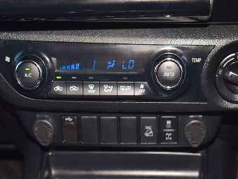 TOYOTA HILUX 2021 Image 14