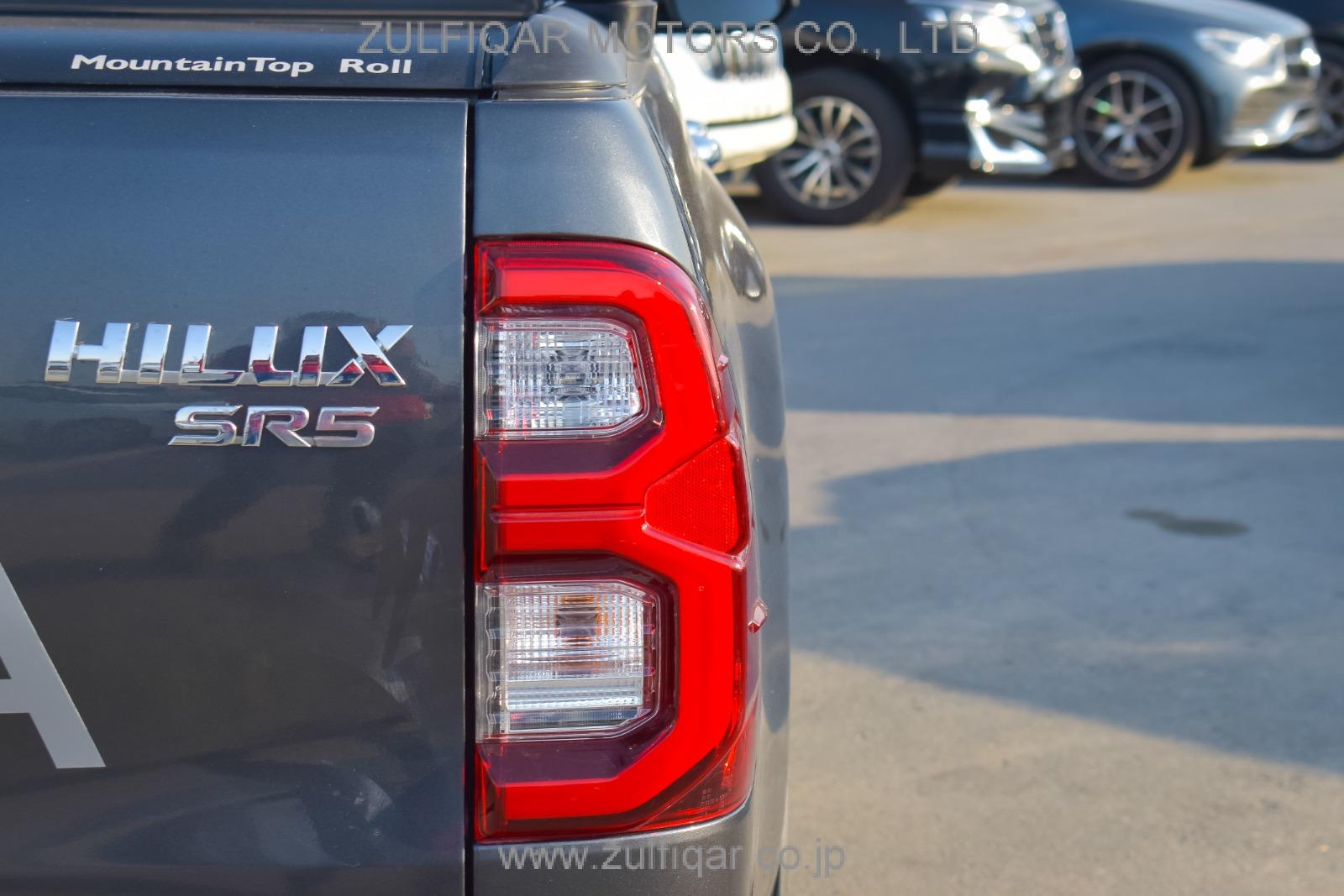 TOYOTA HILUX 2021 Image 8