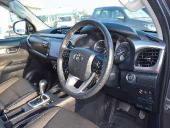 TOYOTA HILUX 2021 Image 9
