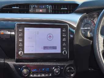 TOYOTA HILUX 2021 Image 10