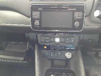 NISSAN LEAF 2019 Image 10