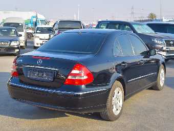 MERCEDES BENZ E CLASS 2004 Image 2