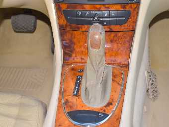 MERCEDES BENZ E CLASS 2004 Image 12