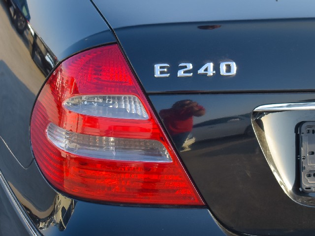 MERCEDES BENZ E CLASS 2004 Image 20