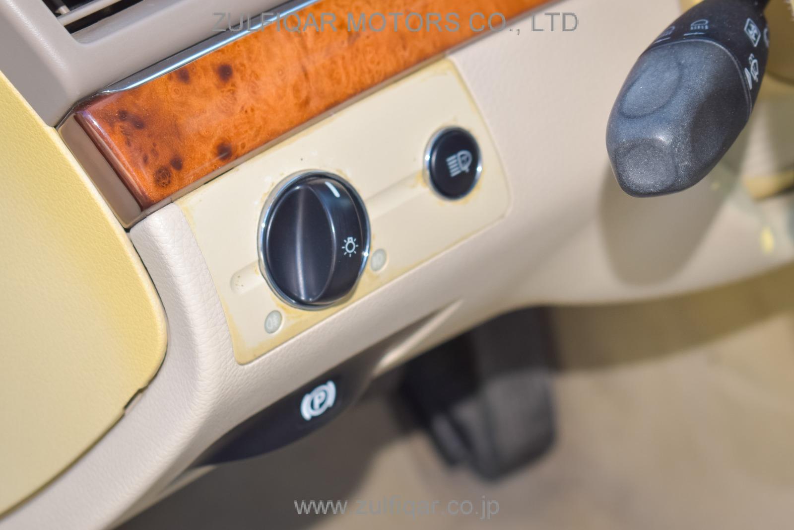 MERCEDES BENZ E CLASS 2004 Image 9