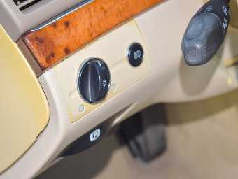 MERCEDES BENZ E CLASS 2004 Image 9