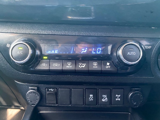 TOYOTA HILUX 2017 Image 25