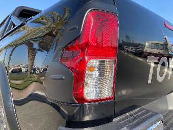 TOYOTA HILUX 2017 Image 8