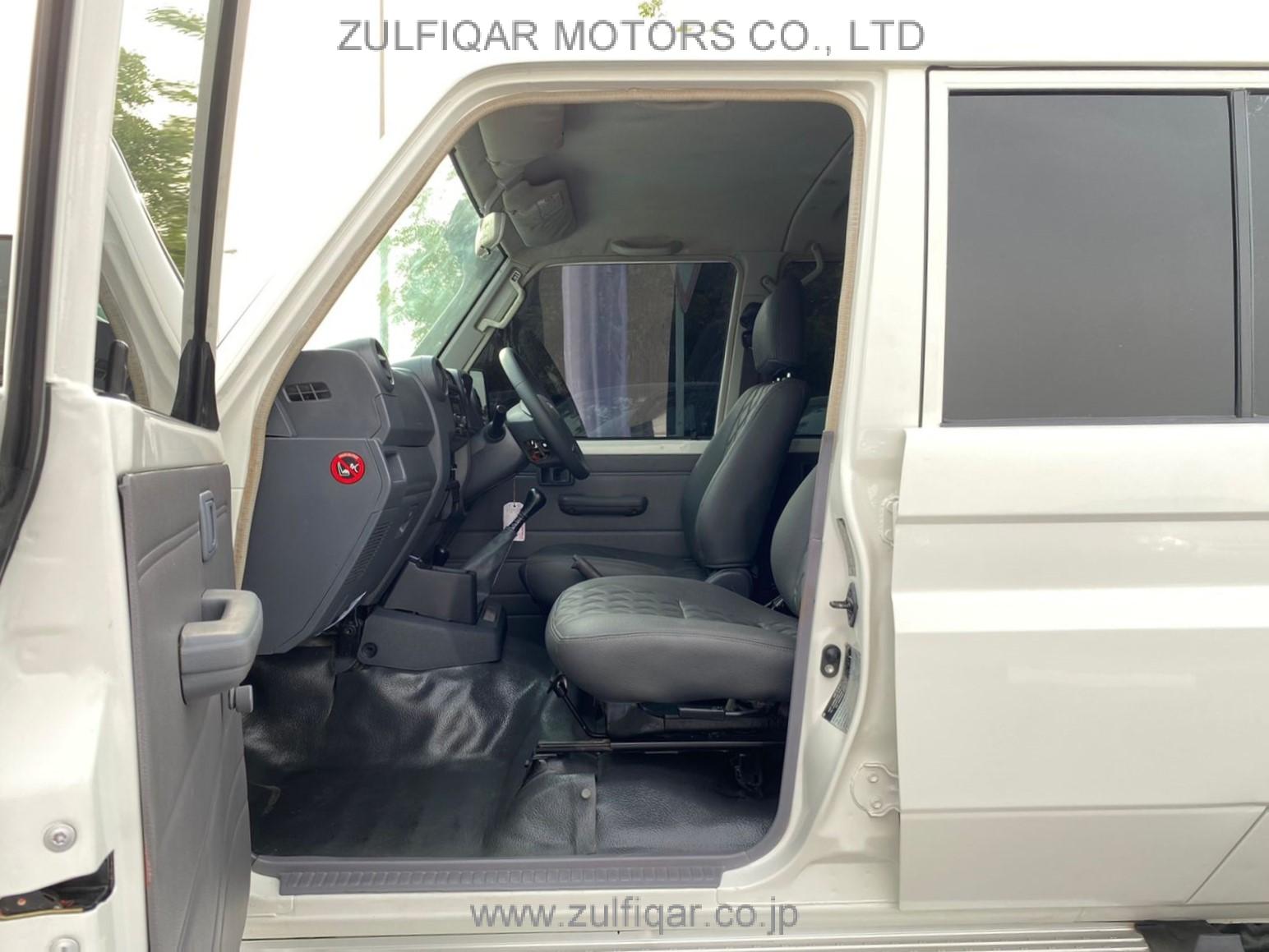 TOYOTA LAND CRUISER 2015 Image 12