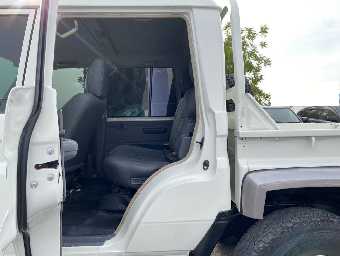TOYOTA LAND CRUISER 2015 Image 13