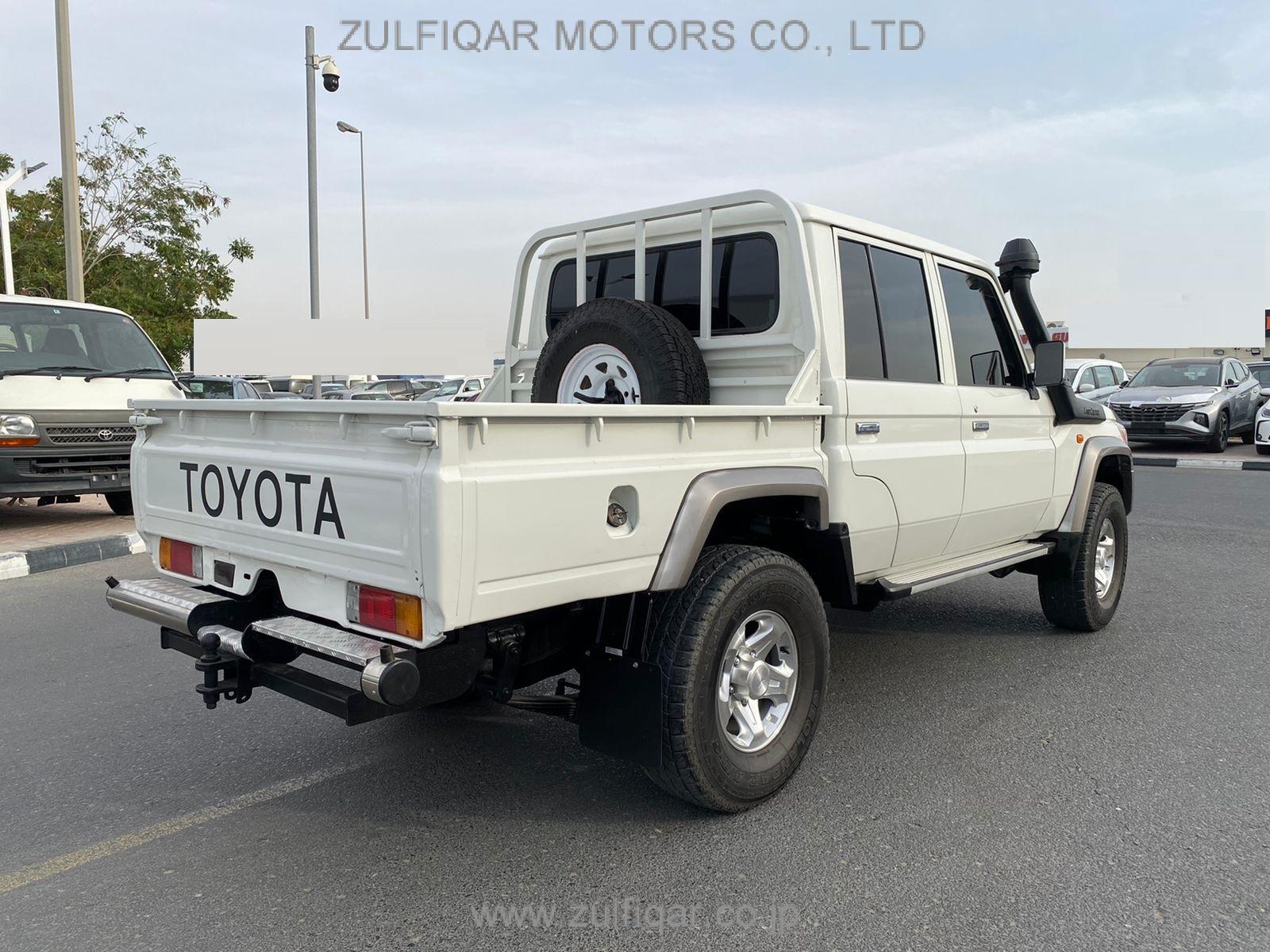 TOYOTA LAND CRUISER 2015 Image 4