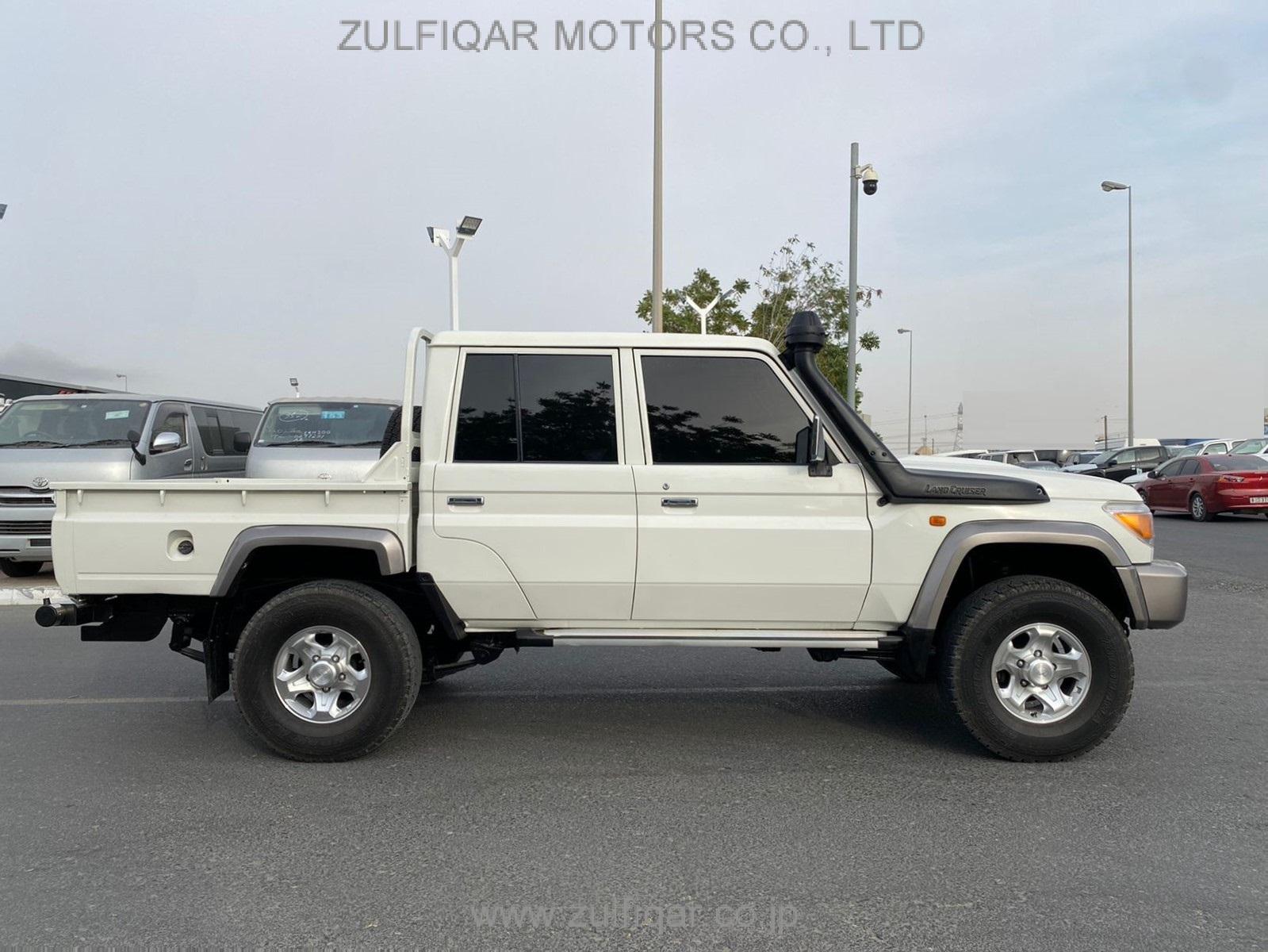 TOYOTA LAND CRUISER 2015 Image 6