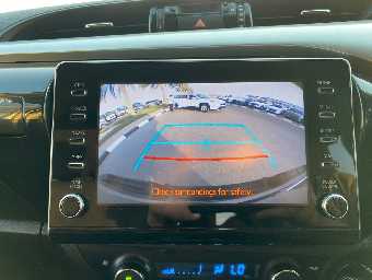 TOYOTA HILUX 2021 Image 16