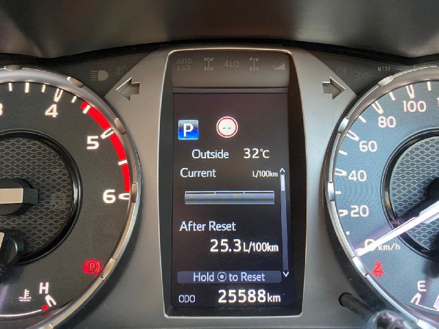 TOYOTA HILUX 2021 Image 26