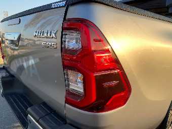 TOYOTA HILUX 2021 Image 9