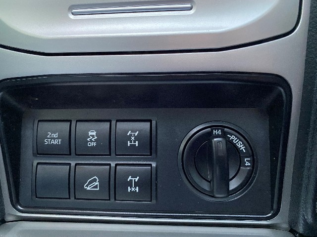 TOYOTA PRADO 2018 Image 25