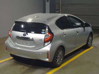 TOYOTA AQUA 2018 Image 2