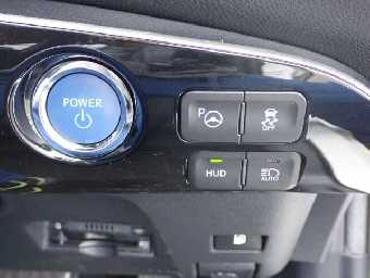 TOYOTA PRIUS 2018 Image 9