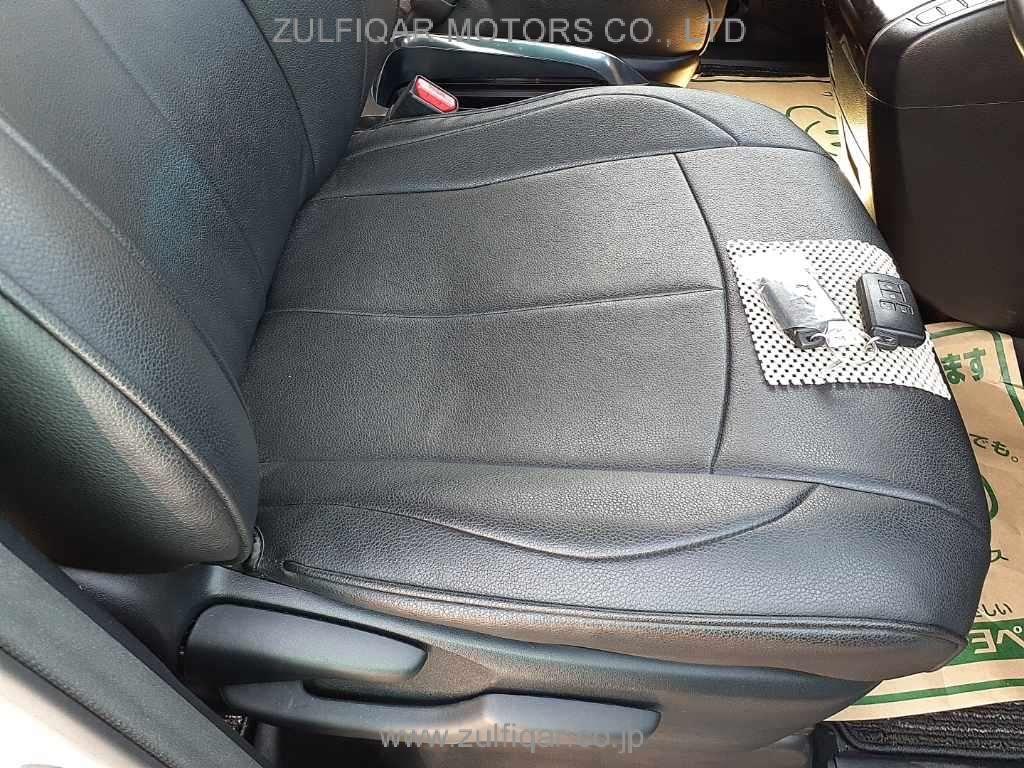 TOYOTA ALPHARD 2019 Image 8