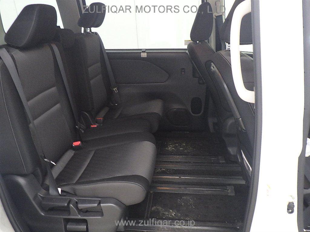 NISSAN SERENA 2021 Image 8