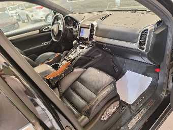 PORSCHE CAYENNE 2010 Image 16