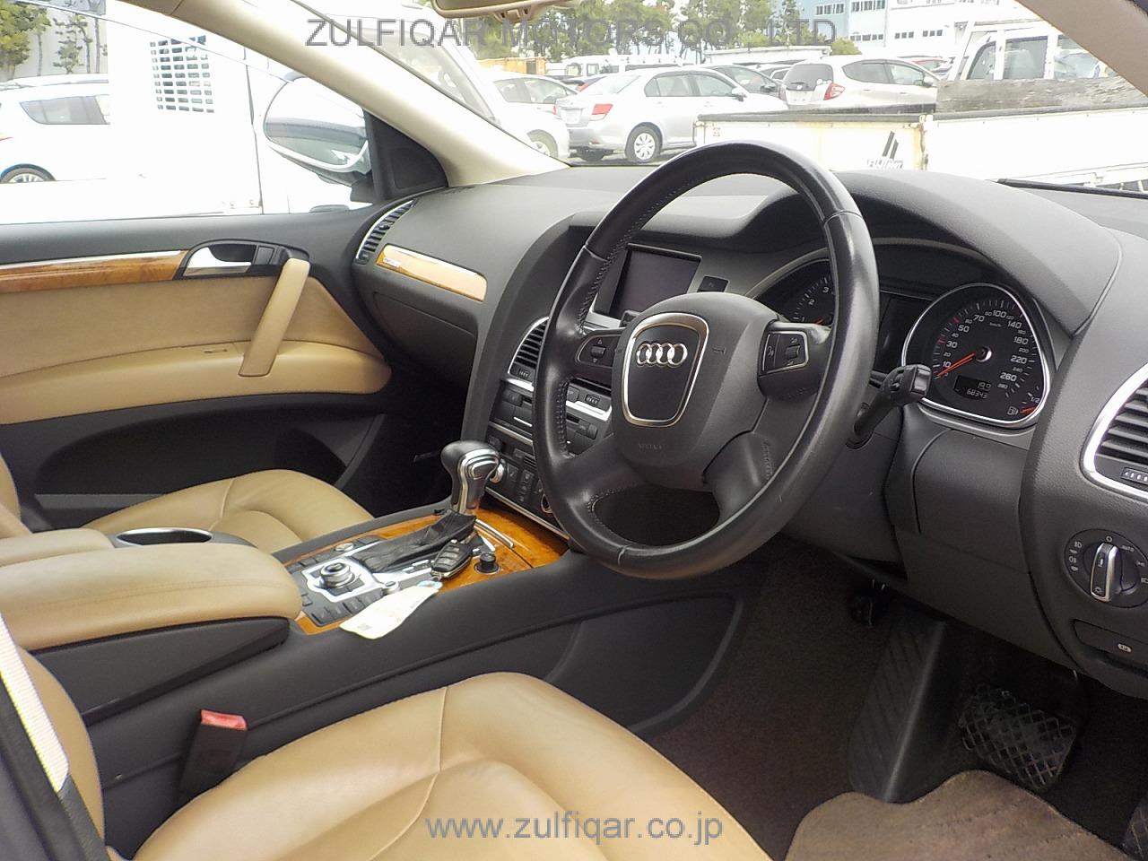 AUDI Q7 2011 Image 10