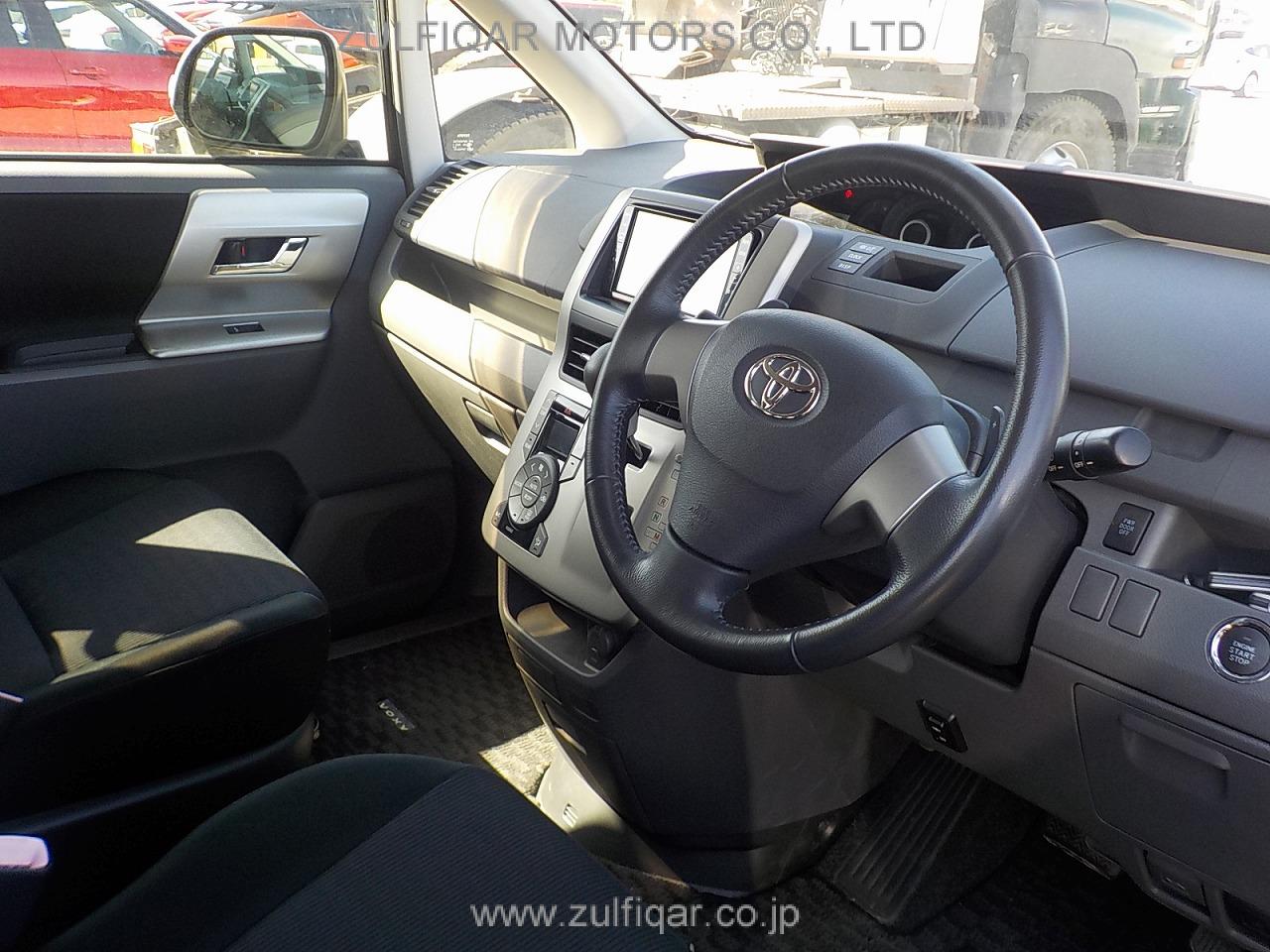 TOYOTA VOXY 2009 Image 20