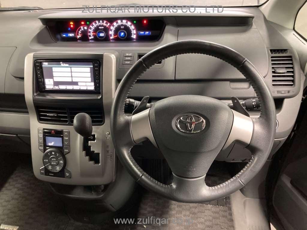 TOYOTA VOXY 2009 Image 6