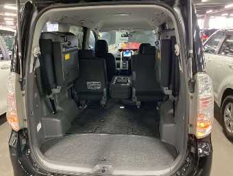 TOYOTA VOXY 2009 Image 9