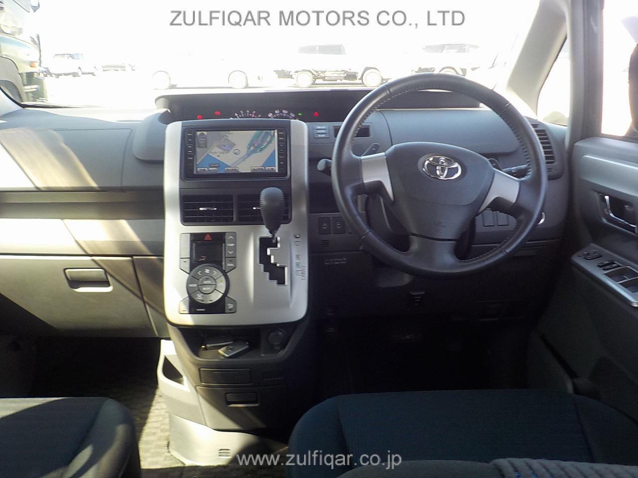 TOYOTA VOXY 2009 Image 10