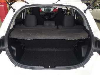 TOYOTA VITZ 2020 Image 8