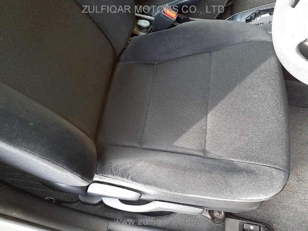 TOYOTA COROLLA AXIO 2017 Image 8