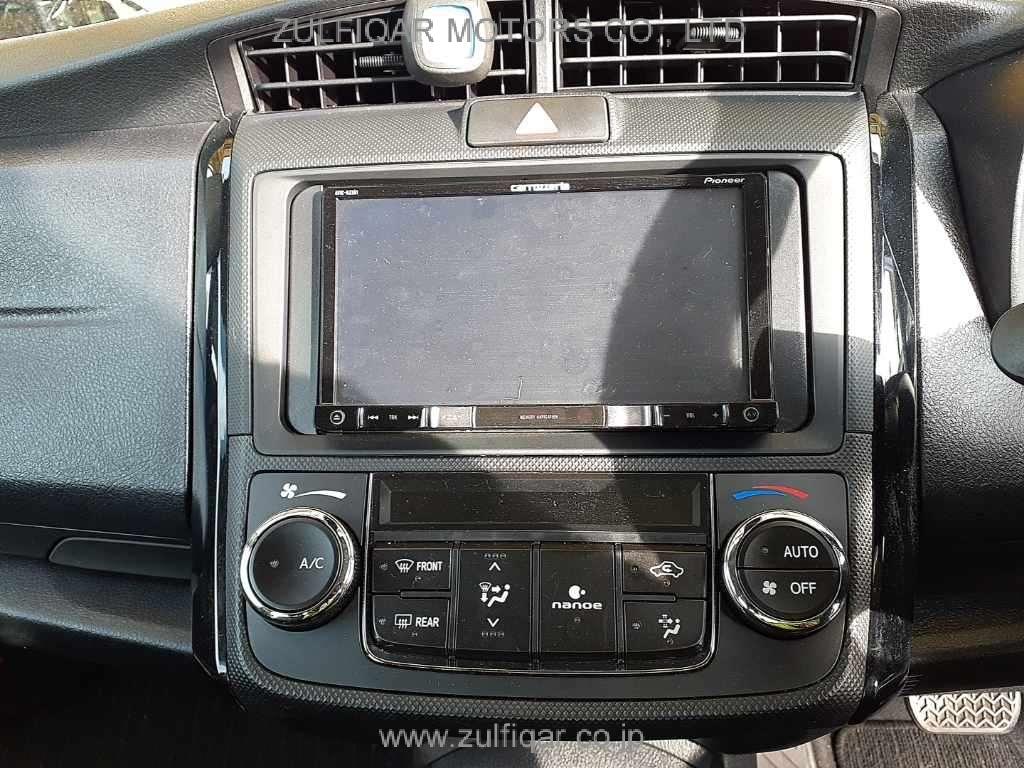 TOYOTA COROLLA AXIO 2017 Image 9