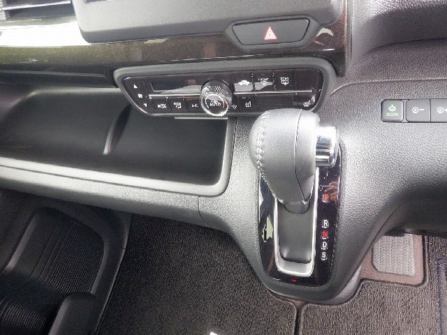 HONDA N-BOX CUSTOM 2019 Image 19