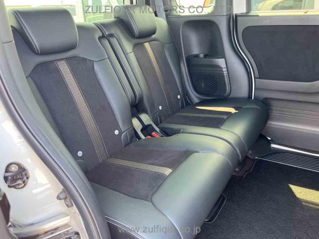 HONDA N-BOX CUSTOM 2019 Image 9