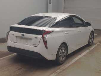 TOYOTA PRIUS 2018 Image 2